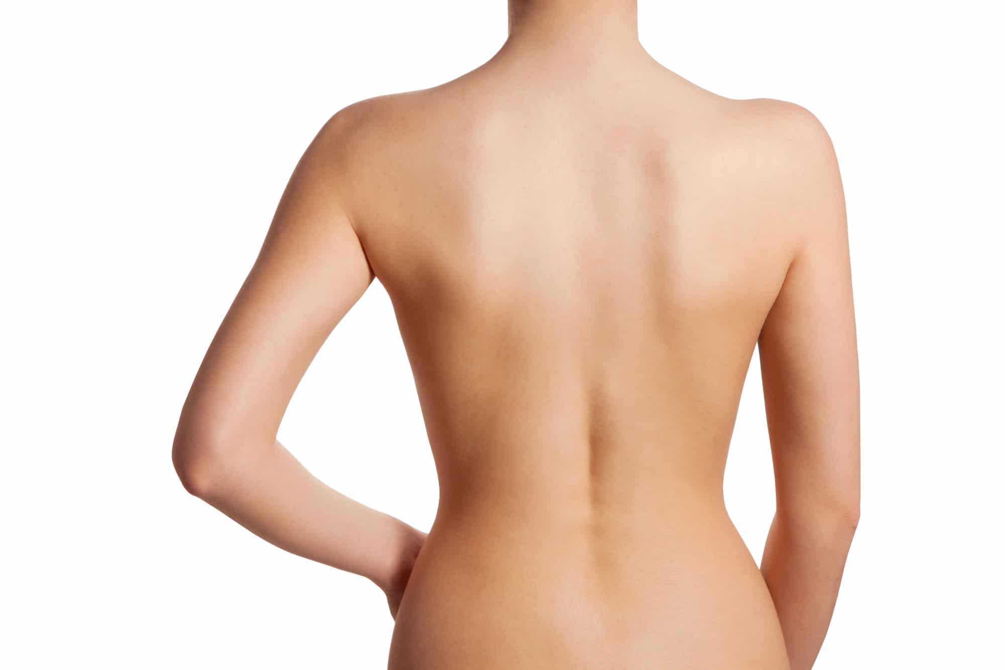 Detalle de espalda de mujer tras recibir tratamiento belleza de espalda