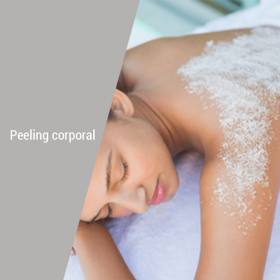 Mujer recibiendo tratamiento Peeling corporal